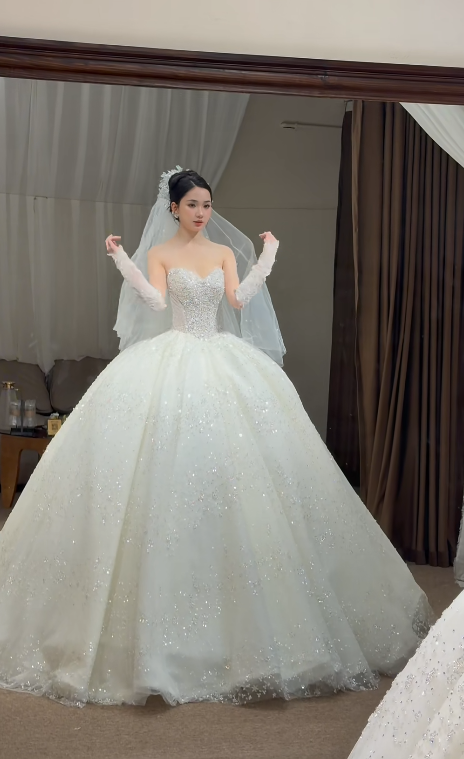 Elegant A-line White Long Wedding Dress Beaded Tulle Sweetheart Bridal Gowns Sleeveless Bridal Dress DP04979