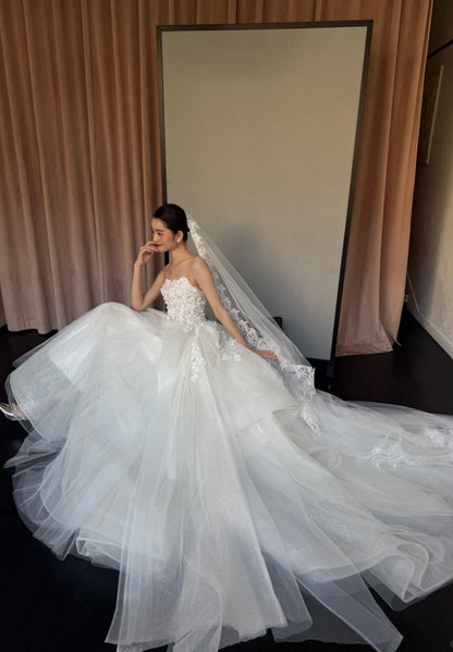 Elegant A-Line Long Wedding Dress Tulle Strapless  White Bridal Gown Sleeveless Beaded Bridal Dress DP05002