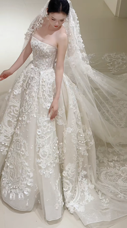 Timeless White Wedding Dress A-Line Strapless Bridal Dress Tulle Applique Bridal Gown DP05053