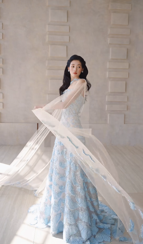 Timeless Blue Wedding Dress A-Line Strapless Bridal Dress Tulle Applique Bridal Gown DP05055