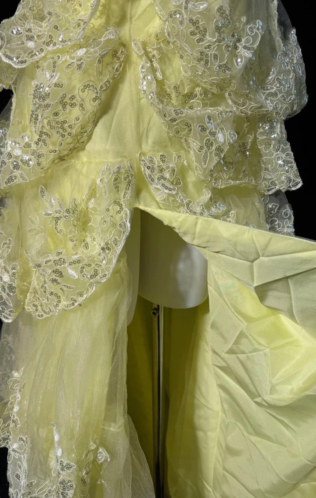 Cute Yellow Prom Dress Spaghetti Straps A-Line Evening Dress Tulle Appliques Sleeveless Party Dress DP05062