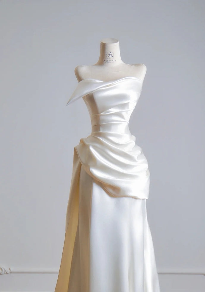 Chic Sheath Champagne Prom Dress Strapless Satin Sleeveless Evening Dress DP05083