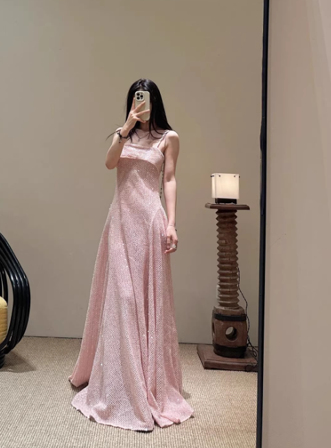 Elegantes rosa Tüll-Etuikleid mit Spaghettiträgern, ärmellos, ideal für den Abschlussball oder Geburtstag (DP05223)