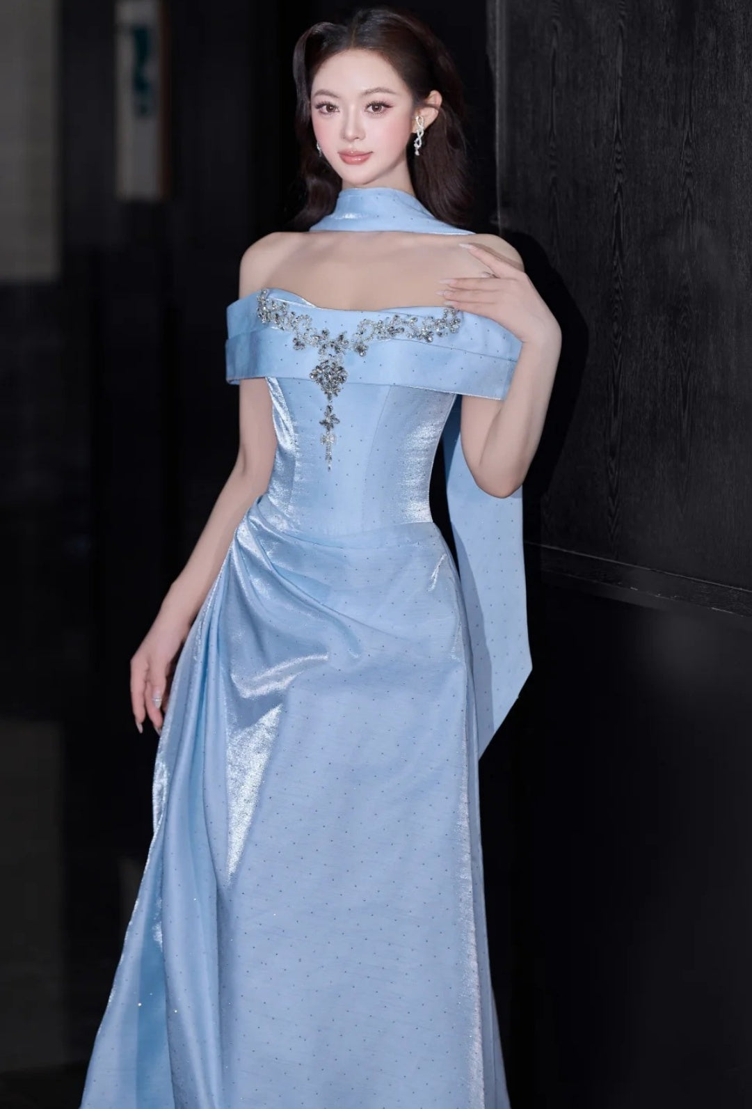 Classy Blue Prom Dress Satin Off-shoulder Sheath Evening Dress Sleeveless Birthday Dress ED05236