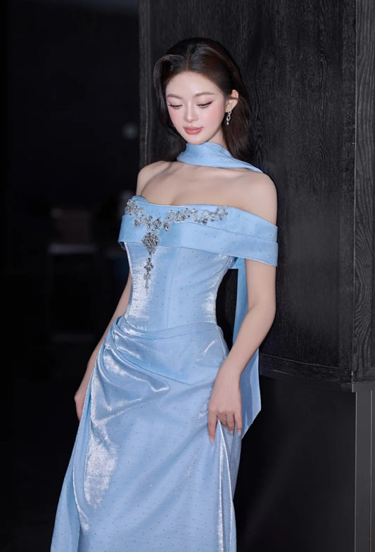 Elegantes blaues Satin-Abendkleid mit schulterfreiem Ausschnitt, ärmellos, ideal für Geburtstage, ED05236