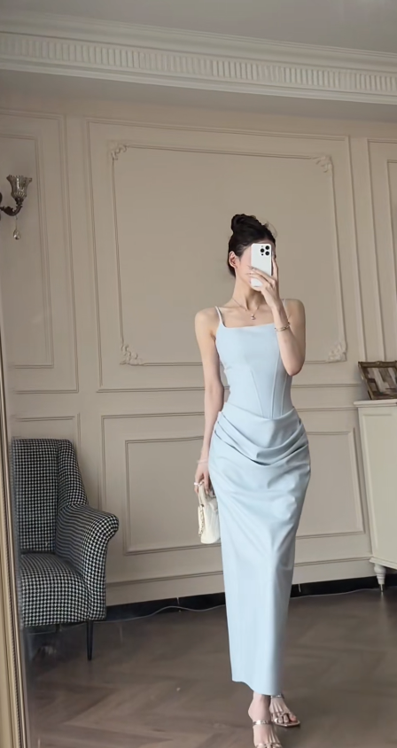 Elegantes blaues Satin-Abendkleid mit Spaghettiträgern, ärmellos, ideal für Geburtstage (DP05245)