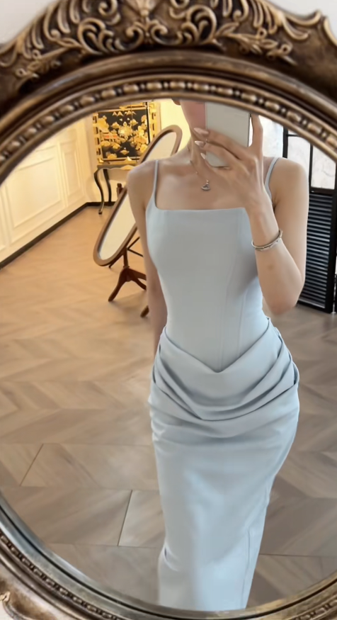 Elegantes blaues Satin-Abendkleid mit Spaghettiträgern, ärmellos, ideal für Geburtstage (DP05245)
