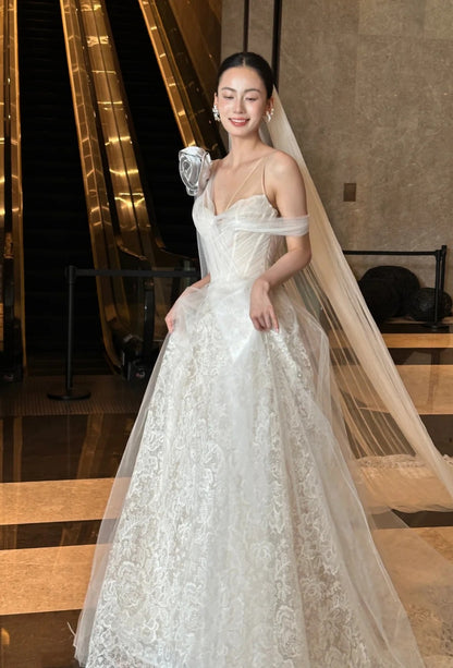 Elegant White Wedding Dress Lace V-Neck A-Line Bridal Dress Sleeveless Bridal Gown DP05249
