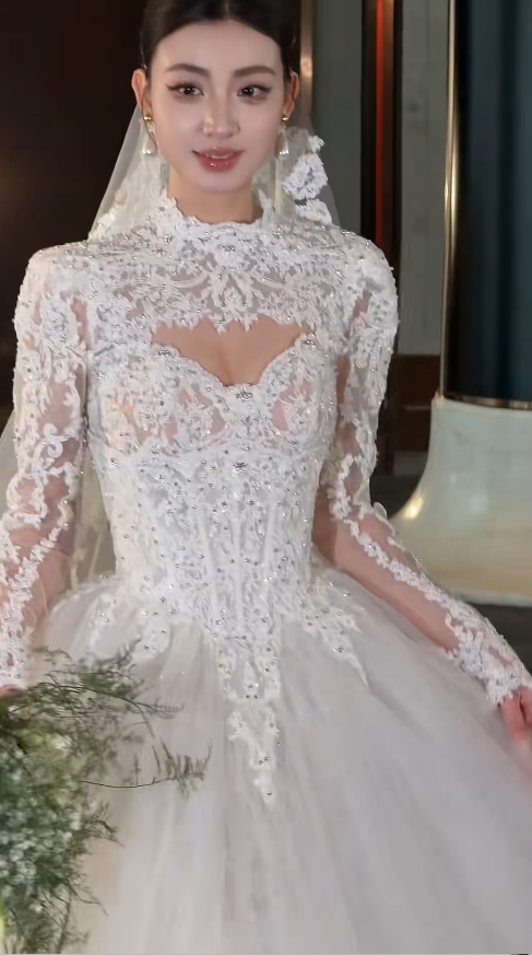 Zeitloses weißes A-Linien-Brautkleid mit Tüllapplikationen, herzförmigem Dekolleté, ärmellos, DP05254
