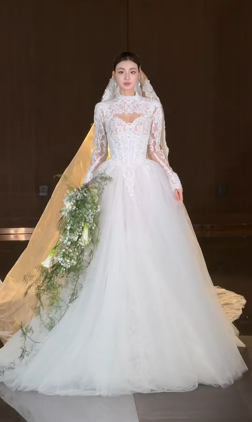 Zeitloses weißes A-Linien-Brautkleid mit Tüllapplikationen, herzförmigem Dekolleté, ärmellos, DP05254