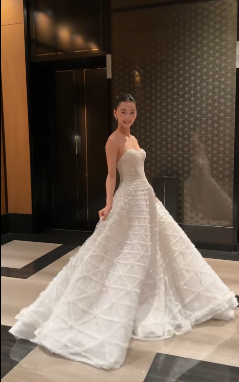 Timeless A-Line White Wedding Dress Tulle Beaded Strapless Bridal Dress Sleeveless Bridal Gown DP05255
