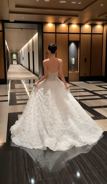 Timeless A-Line White Wedding Dress Tulle Beaded Strapless Bridal Dress Sleeveless Bridal Gown DP05255