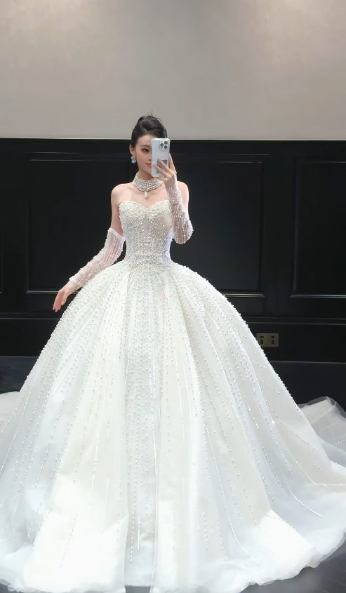 Zeitloses weißes Brautkleid, perlenbesetztes A-Linien-Brautkleid aus Tüll, Modell DP05272
