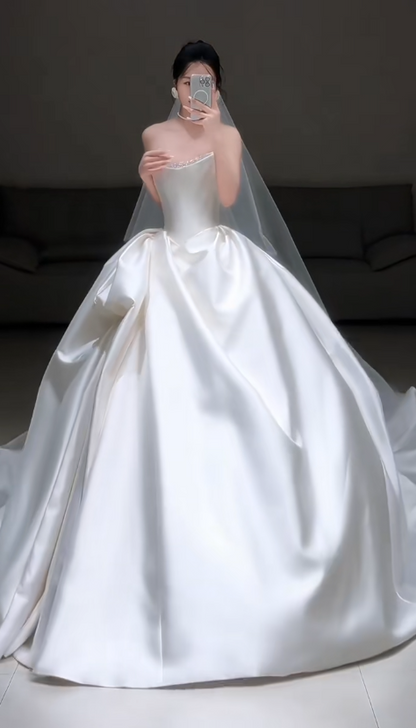 Robe de mariée blanche intemporelle, épaules dénudées, coupe trapèze, en satin, DP05274