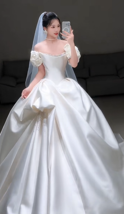 Robe de mariée blanche intemporelle, épaules dénudées, coupe trapèze, en satin, DP05274