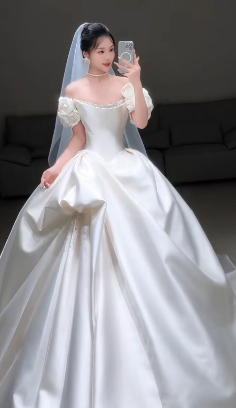 Zeitloses weißes Brautkleid, schulterfrei, A-Linie, Satin, DP05274