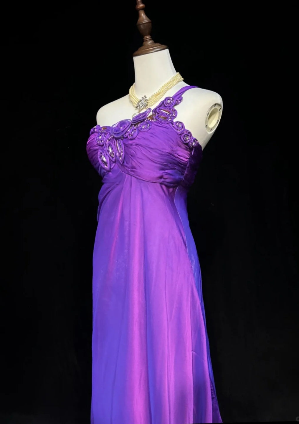 Elegantes lilafarbenes Ballkleid, schulterfreies Chiffon-Etui-Abendkleid DP05285