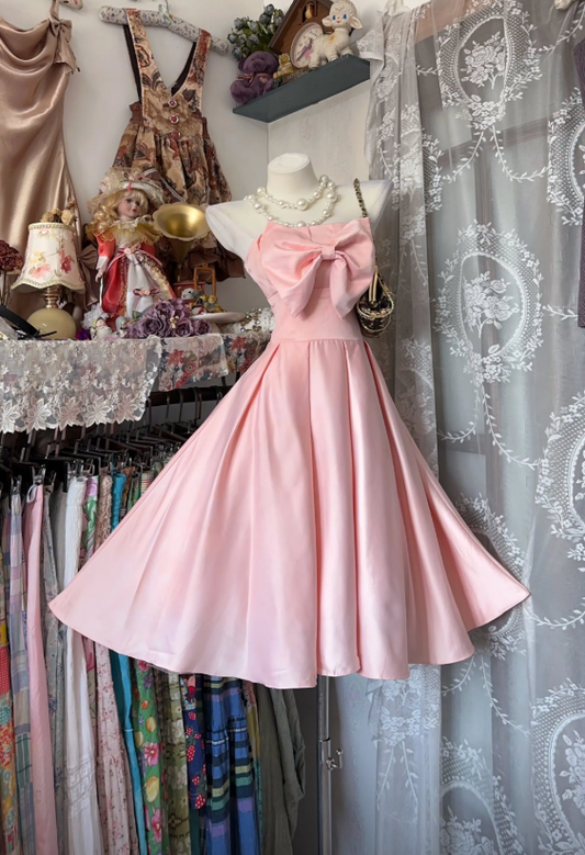Elegantes, kurzes, trägerloses A-Linien-Kleid aus Satin in Rosa, ideal für Geburtstage und Abschlussbälle (DP05298)