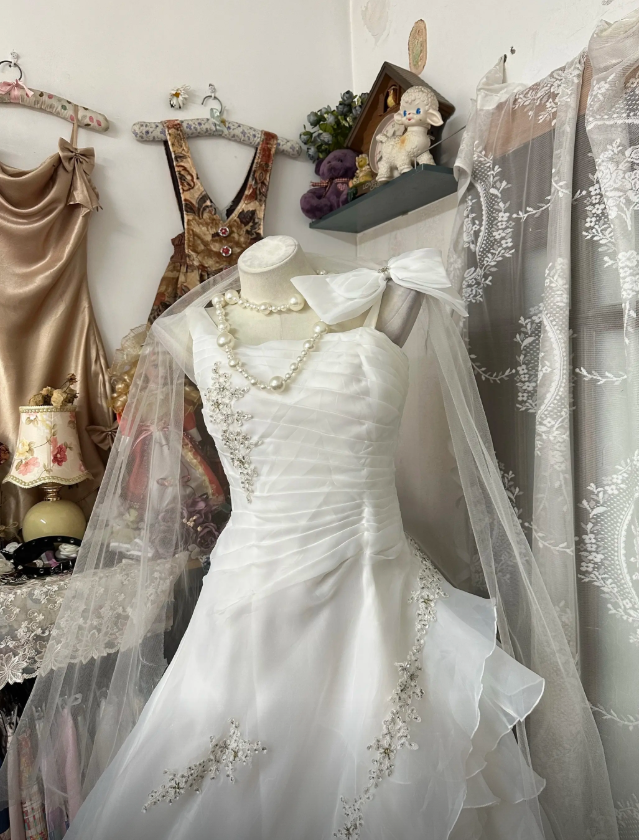 Chic White Long Wedding Dress A-Line Straps Tulle Bridal Dress Sleeveless Bridal Gowns  DP05300