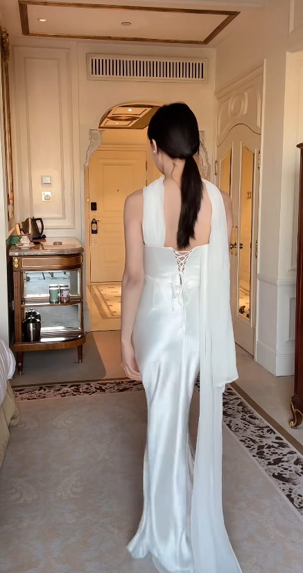 Elegantes trägerloses Satin-Etui-Kleid für Hochzeitsgäste, weißes Brautjungfernkleid, ärmelloses Abendkleid DP05304