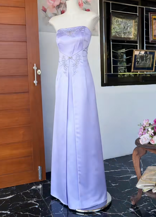 Elegantes lila Abschlussballkleid, Etuikleid, trägerlos, Satin-Abendkleid DP05316