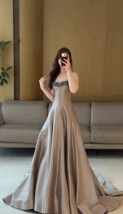 Elegantes trägerloses Ballkleid Satin Geburtstagskleid A-Linie langes Abendkleid DP05323