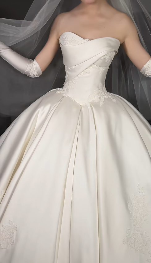 Glamorous A-Line Long Wedding Dress Strapless Satin Bridal Dress White Sleeveless Bridal Gown DP05326