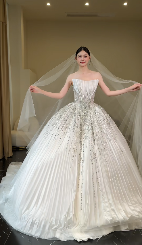 Glamouröses A-Linien-Brautkleid, trägerlos, Chiffon, Weiß, ärmellos, DP05327