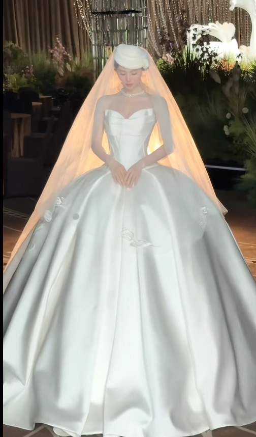 Simple A-Line Long Wedding Dress Strapless Satin Bridal Dress White Sleeveless Bridal Gown DP05328