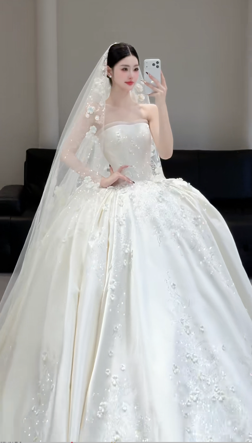 Simple A-Line Long Wedding Dress Strapless Satin Bridal Dress White Sleeveless Bridal Gown DP05329