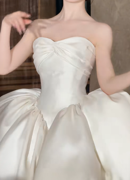 Schlichtes A-Linien-Brautkleid Lang, Herz-Ausschnitt, Satin, Weiß, Ärmellos, Brautkleid DP05330