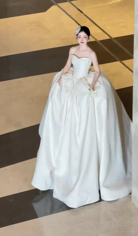 Schlichtes A-Linien-Brautkleid Lang, Herz-Ausschnitt, Satin, Weiß, Ärmellos, Brautkleid DP05330