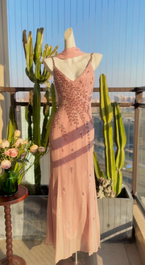 Elegantes Etui langes Abendkleid Spaghettiträger Chiffon Perlen Ballkleid Pink Abschlussballkleid DP05334