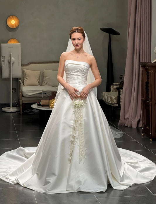 Elegantes, langes A-Linien-Hochzeitskleid, trägerlos, aus Satin, Brautkleid, ärmelloses Brautkleid, Weiß, DP05340
