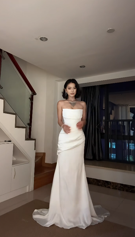 Elegant White Wedding Dress Strapless Sheath Chiffon Bridal Dress Sleeveless Bridal Gown DP05347