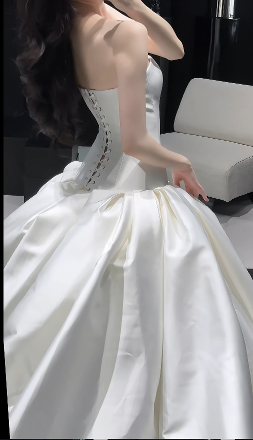 Elegant White Wedding Dress Strapless A-Line Satin Bridal Dress Sleeveless Bridal Gown DP05350
