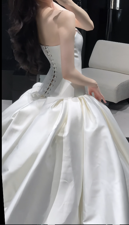 Elegant White Wedding Dress Strapless A-Line Satin Bridal Dress Sleeveless Bridal Gown DP05350