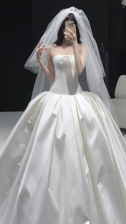 Elegant White Wedding Dress Strapless A-Line Satin Bridal Dress Sleeveless Bridal Gown DP05350