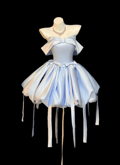 Elegantes blaues Geburtstagskleid A-Linie Trägerloses kurzes Ballkleid Satin Ärmelloses Partykleid DP05361