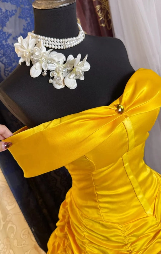 Wunderschönes gelbes Quinceañera-Kleid, schulterfreies Ballkleid aus Satin, Sweet 16 Kleid, ärmelloses Geburtstags-Kleid DP05404