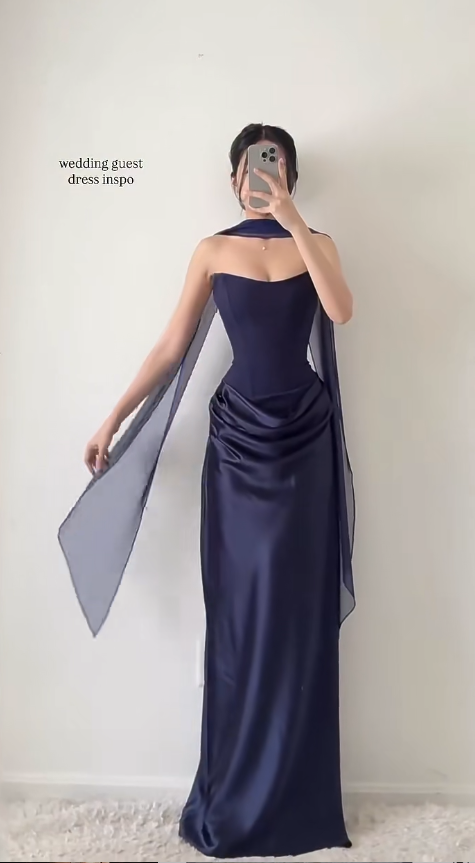 Robe de soirée longue fourreau sans bretelles en satin bleu marine chic pour invitée de mariage DP05448