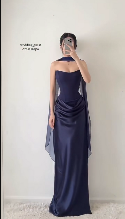 Robe de soirée longue fourreau sans bretelles en satin bleu marine chic pour invitée de mariage DP05448