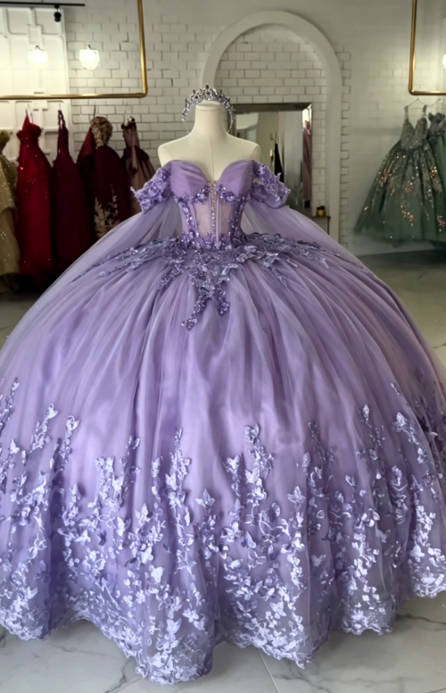 Elegantes schulterfreies Ballkleid Quinceanera Kleid Lila Ballkleid Tüll Strasssteine Lila Sweet 16 Kleid DP05477
