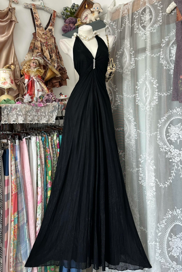 Chic Halter A-Line Chiffon Long Evening Dress Black Prom Dress DP05528
