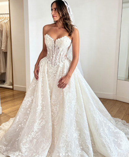 Elegantes Sweetheart A-Linien Brautkleid Spitze Applikationen Hochzeitskleid Weißes Brautkleid DP05563
