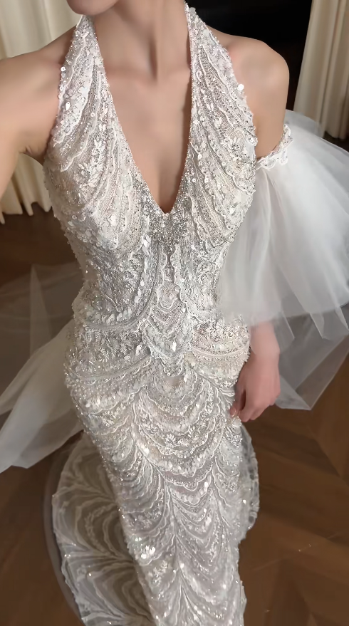 Robe de mariée longue intemporelle fourreau à col américain, avec appliques de dentelle, robe de mariée blanche DP05566