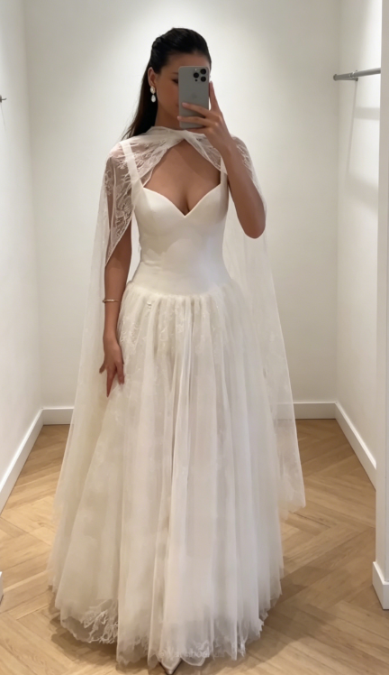 Robe de mariée longue intemporelle coupe trapèze avec dentelle, robe de mariée blanche DP05572