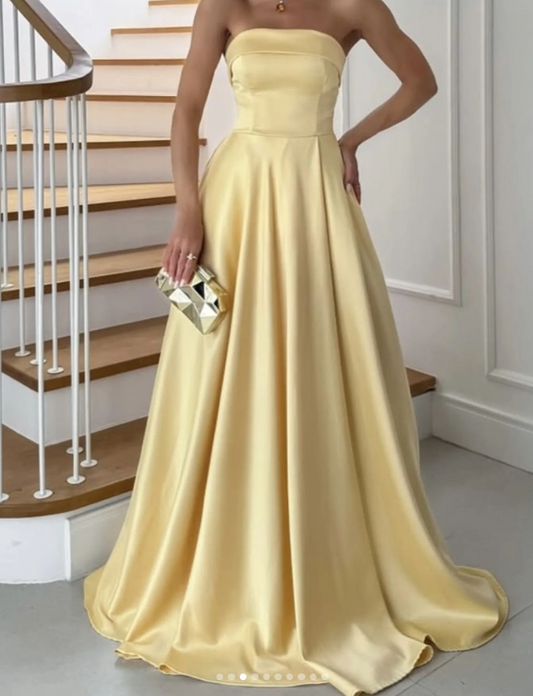 Wunderschönes trägerloses A-Linien-Abendkleid aus Satin, langes gelbes Hochzeitsgastkleid DP05606