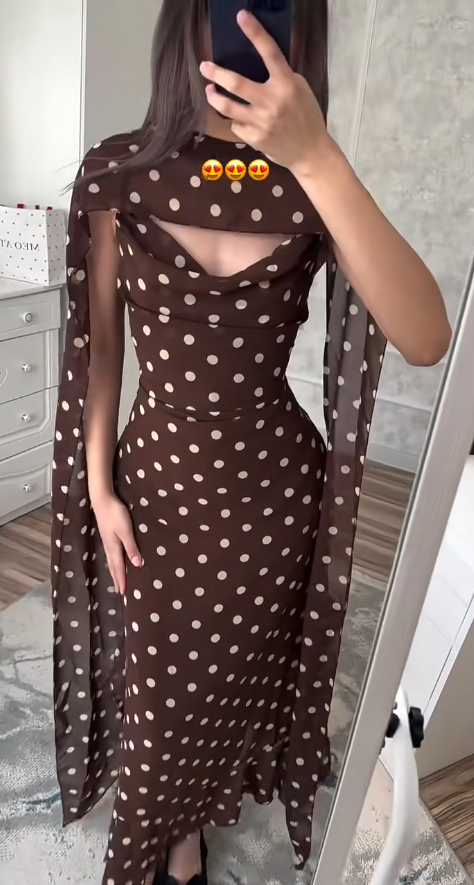 Robe de soirée Chic fourreau en mousseline de soie à fines bretelles Marron Robe d'invitée de mariage DP05623