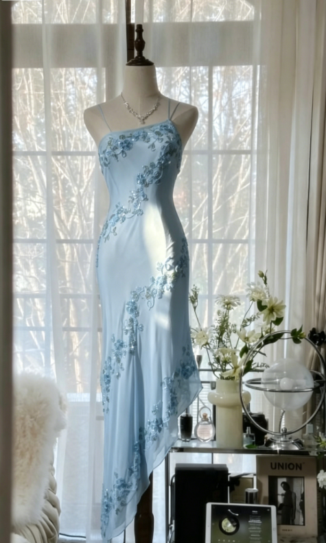 Robe de soirée longue en mousseline de soie perlée bleu pâle avec bretelles fines et fourreau chic Robe de bal DP0563